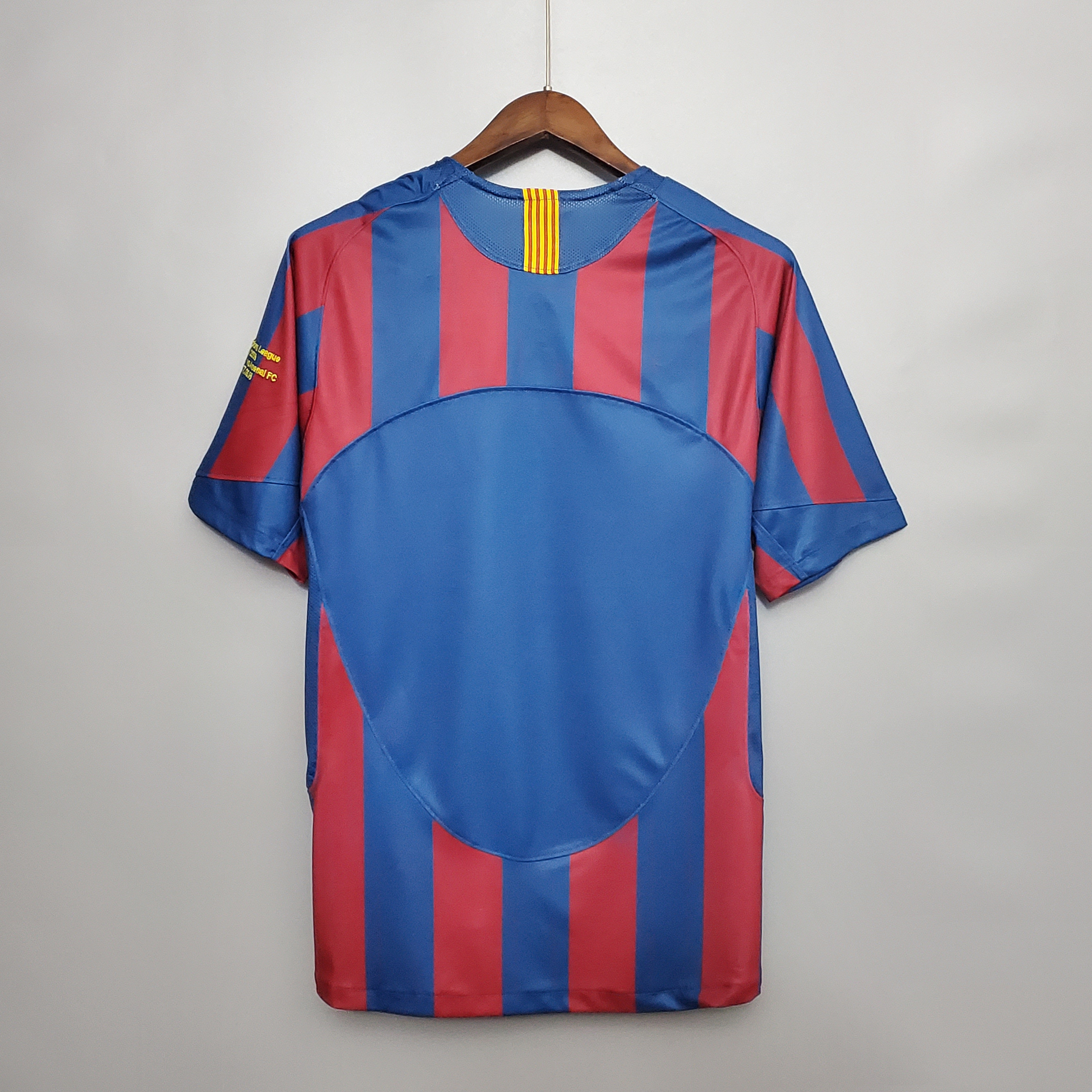 2006 Barcelona UEFA Champions League Home Retro Jersey/2006 巴萨主场,欧冠版本
