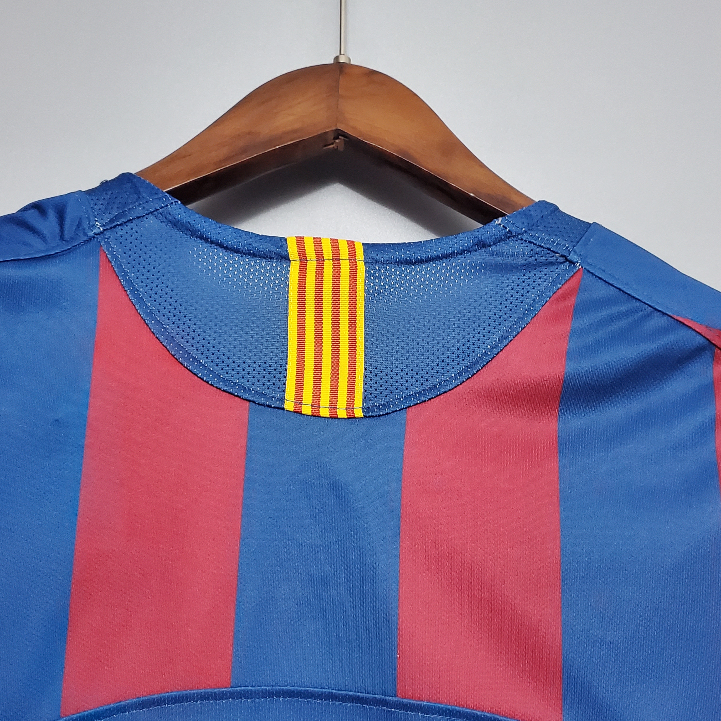 2006 Barcelona UEFA Champions League Home Retro Jersey/2006 巴萨主场,欧冠版本