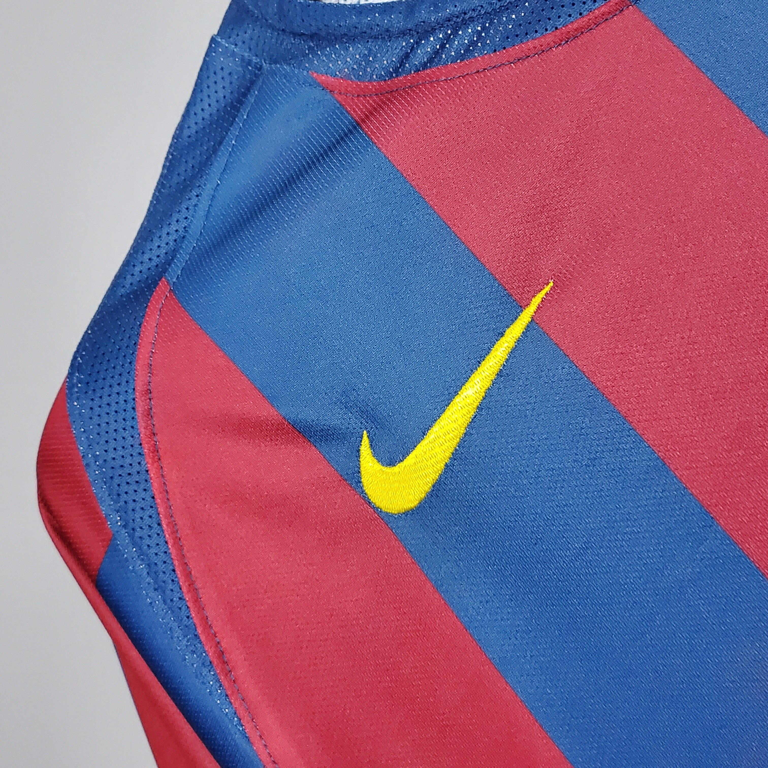 2006 Barcelona UEFA Champions League Home Retro Jersey/2006 巴萨主场,欧冠版本