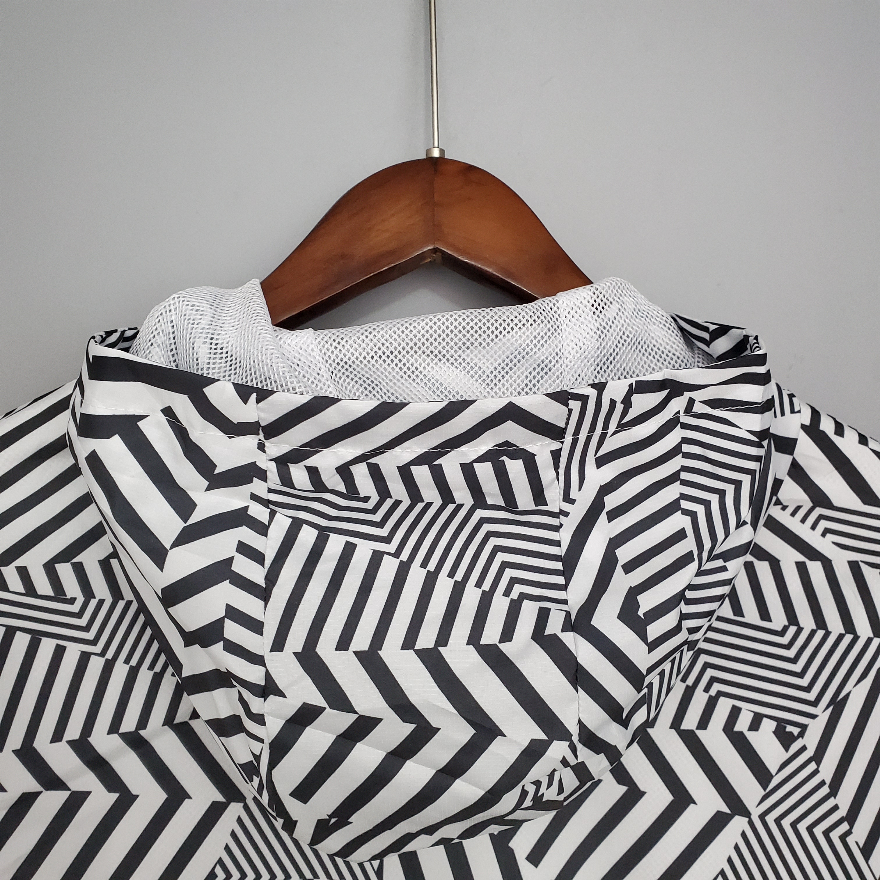 2122 Windbreaker Manchester United  Black and White Stripes S-XXL