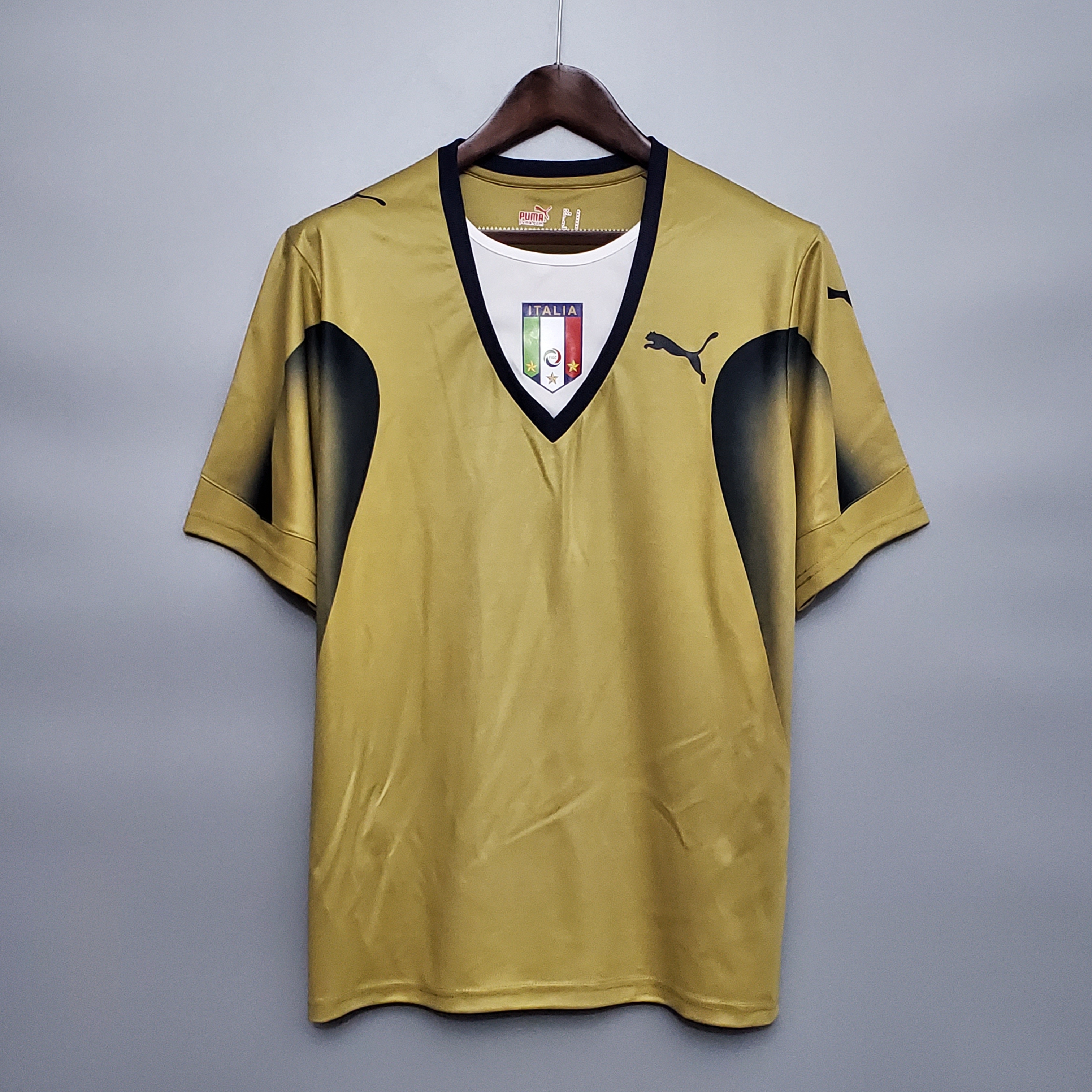 2006 Italy Golden Retro Jersey/2006 意大利金色复古