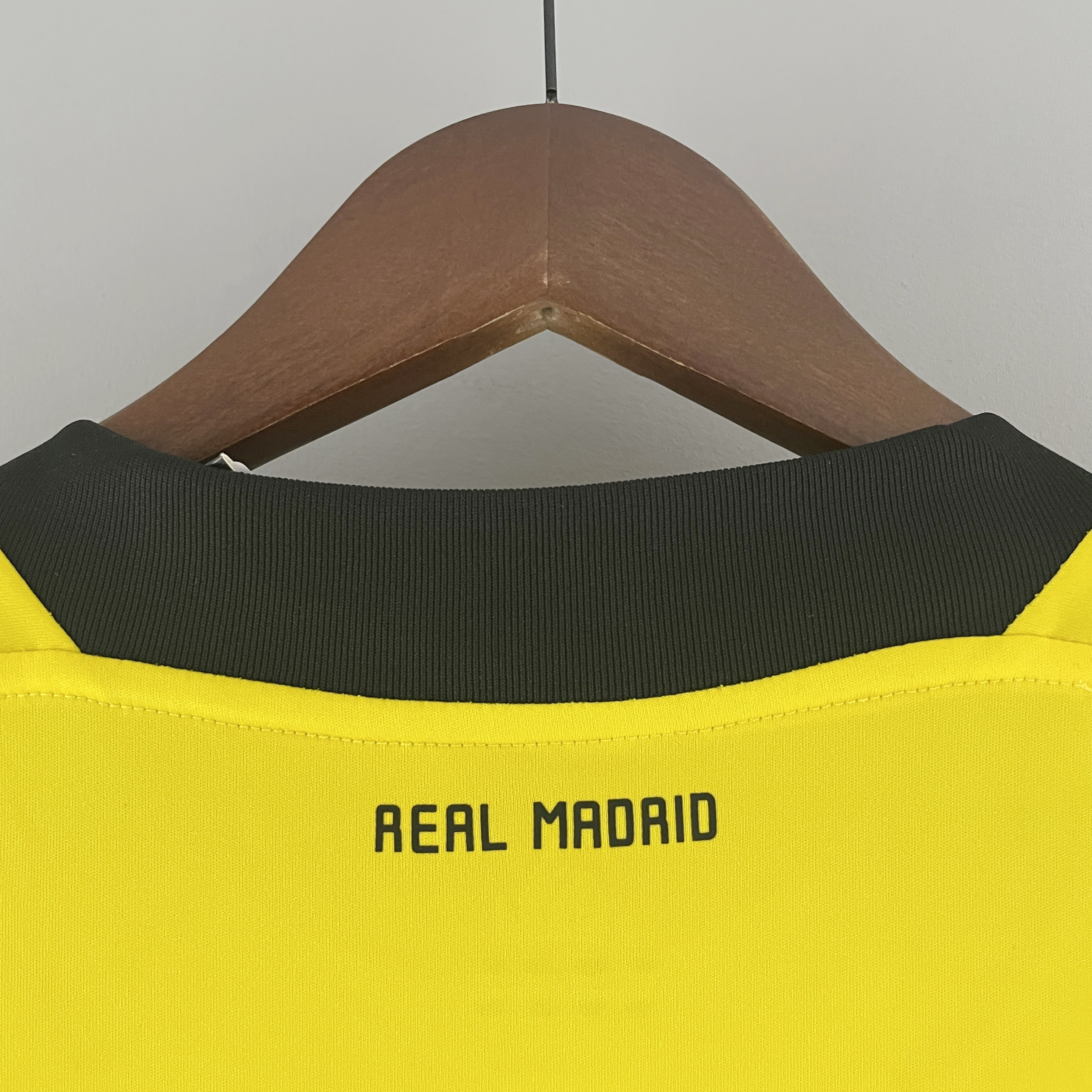 11-12 Real Madrid Yellow Goal Keeper Retro Jersey/11-12 皇马守门员