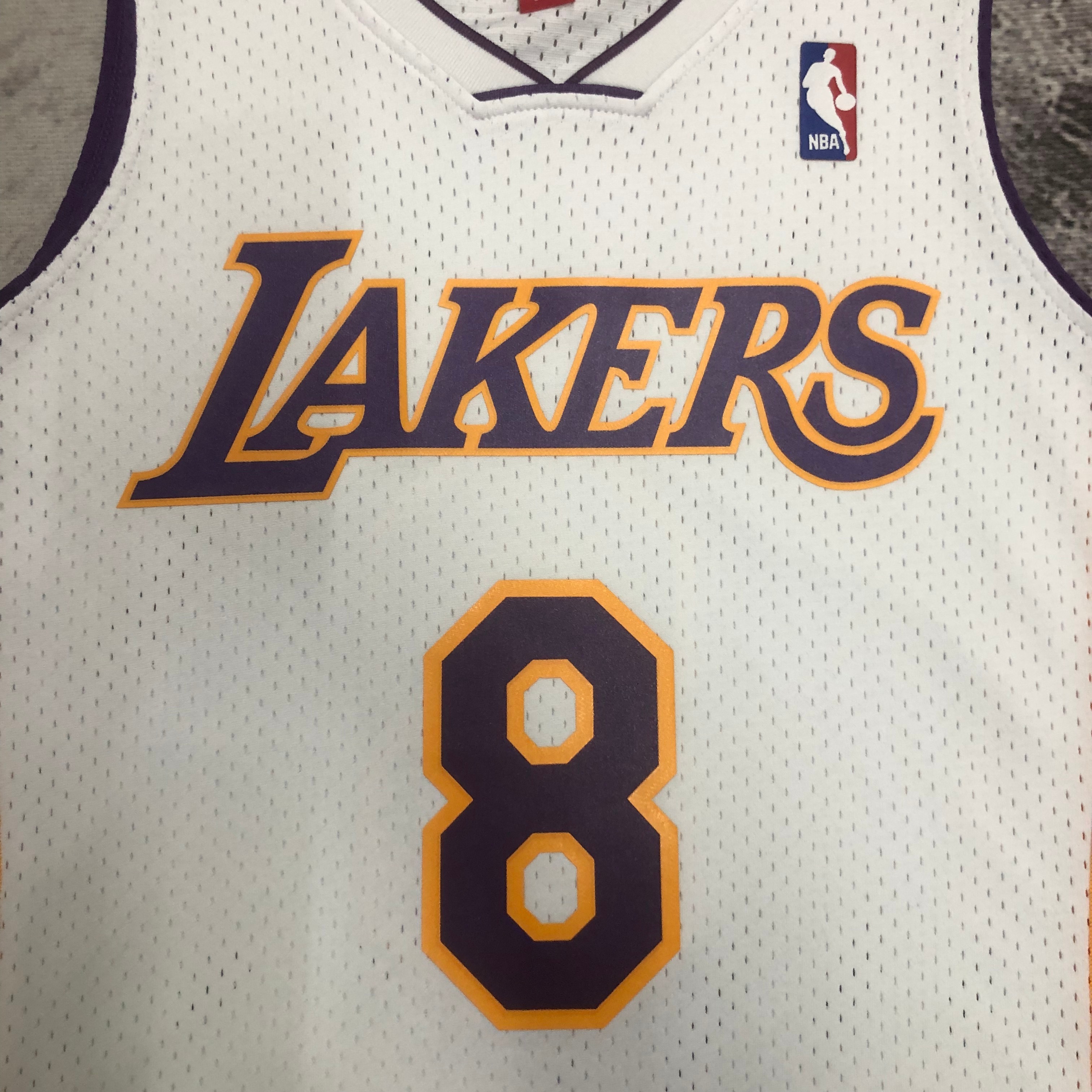 M&N 03-04 Lakers  SW White  8# Bryant