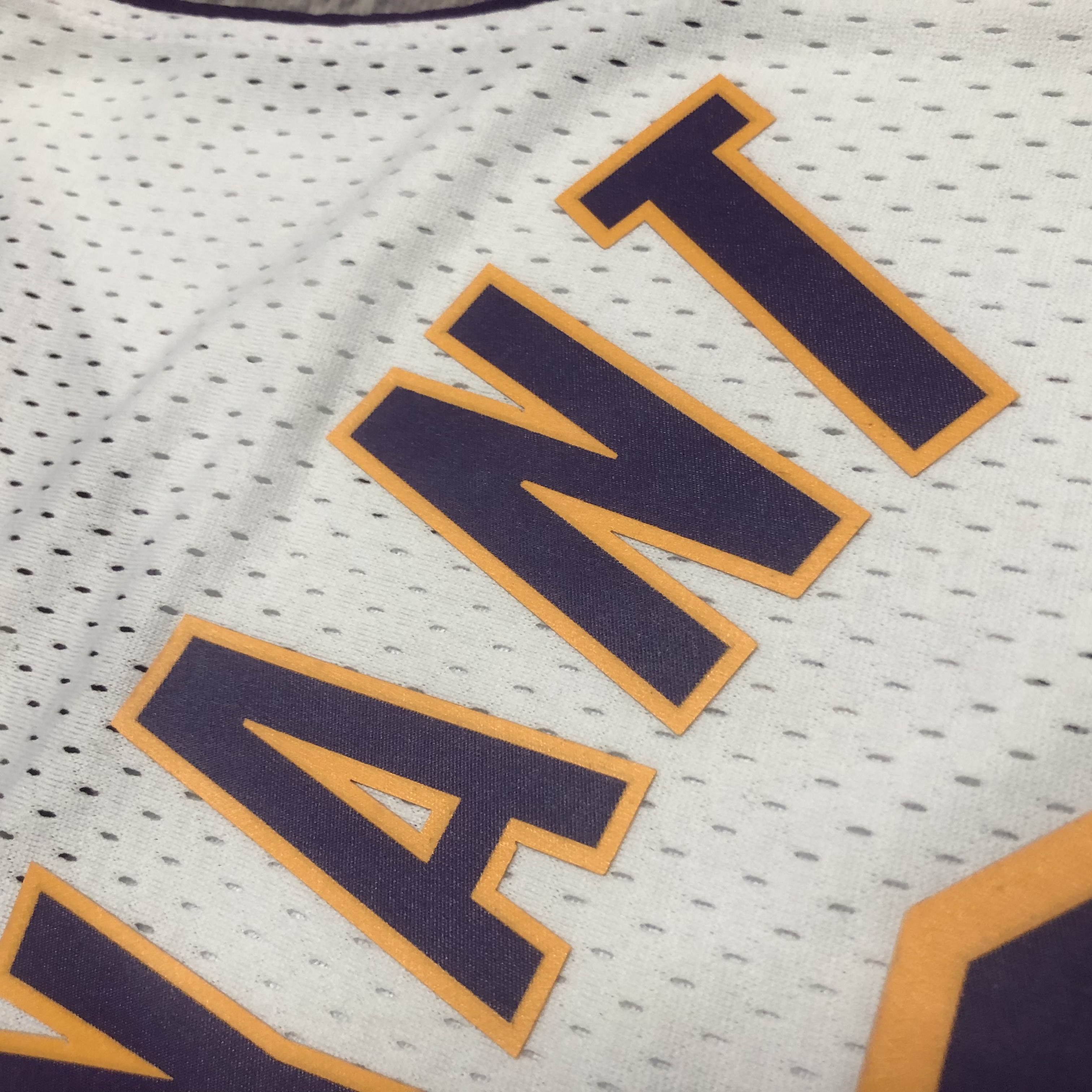M&N 03-04 Lakers  SW White  8# Bryant