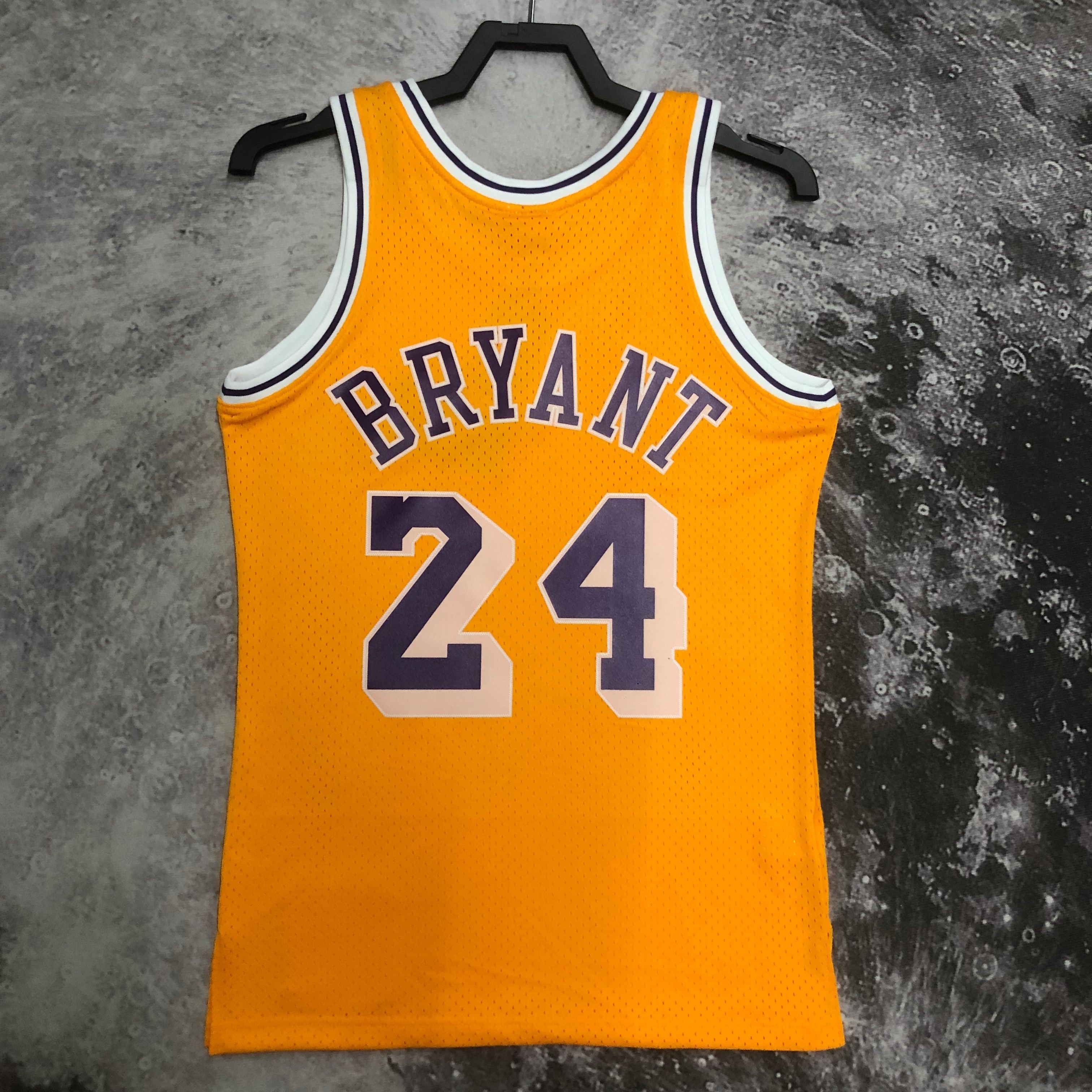 M&N 07-08 Lakers  SW Yellow 24# Bryant