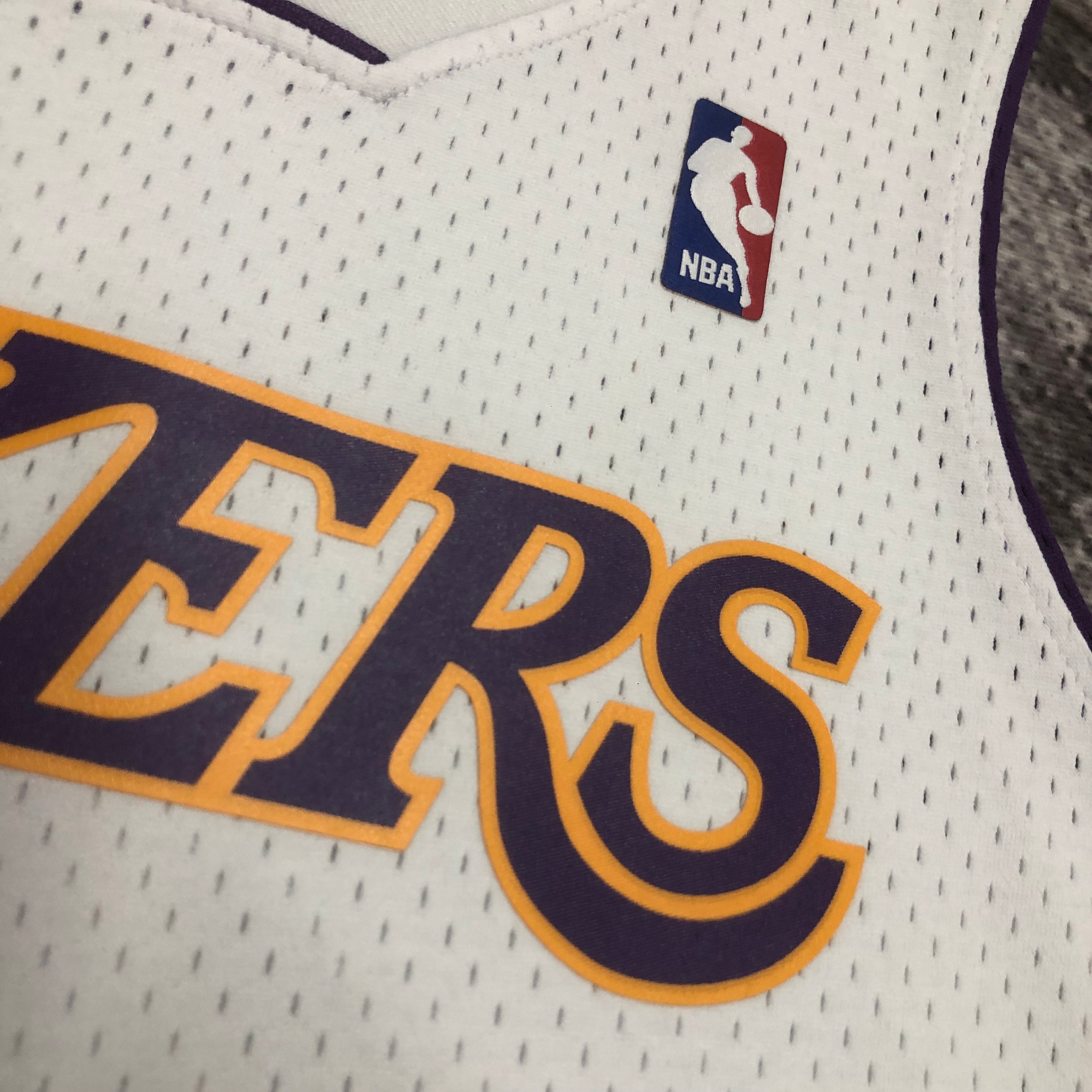 M&N 03-04 Lakers  SW White  8# Bryant