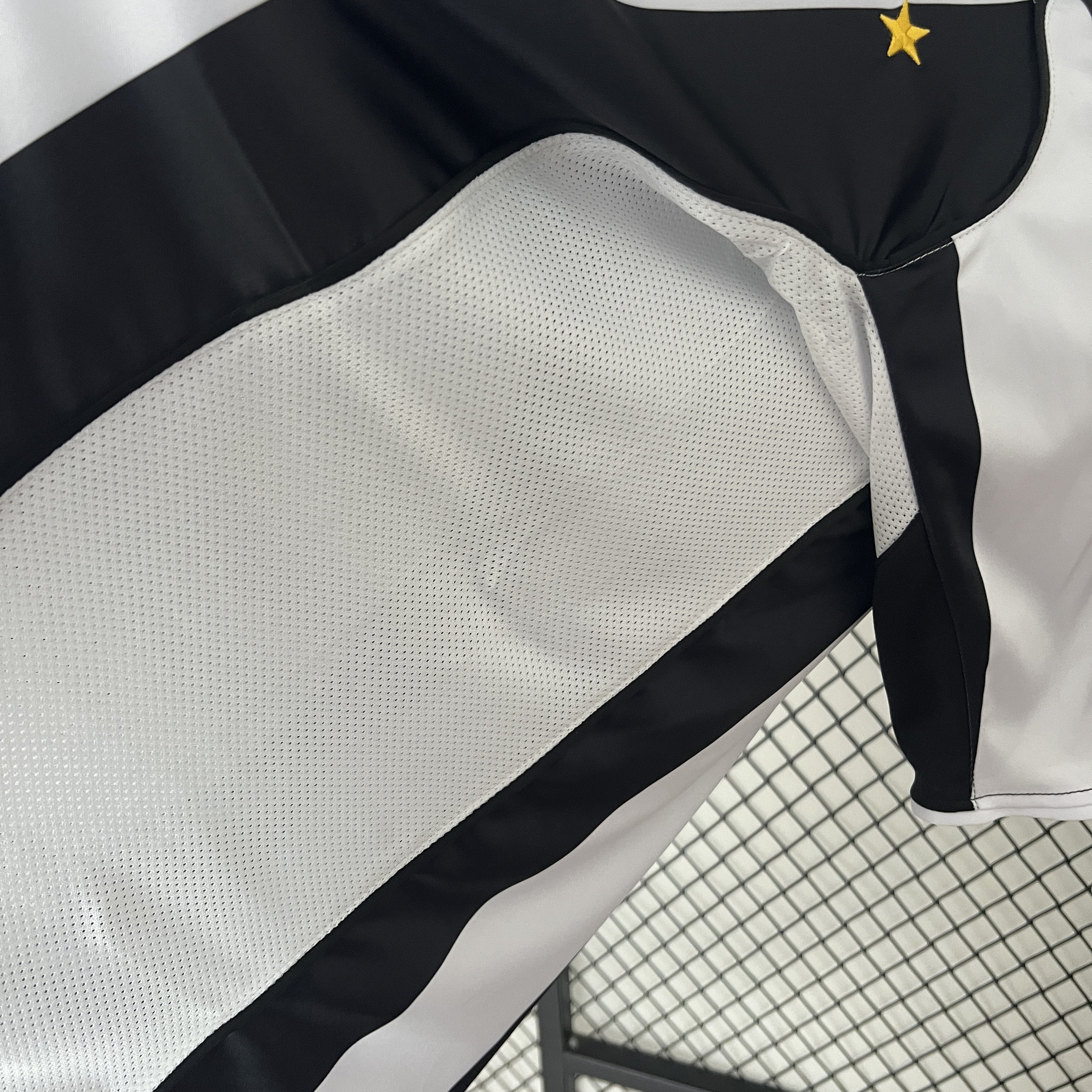 04-05 Juventus Home Retro Jersey/ 04-05尤文主场