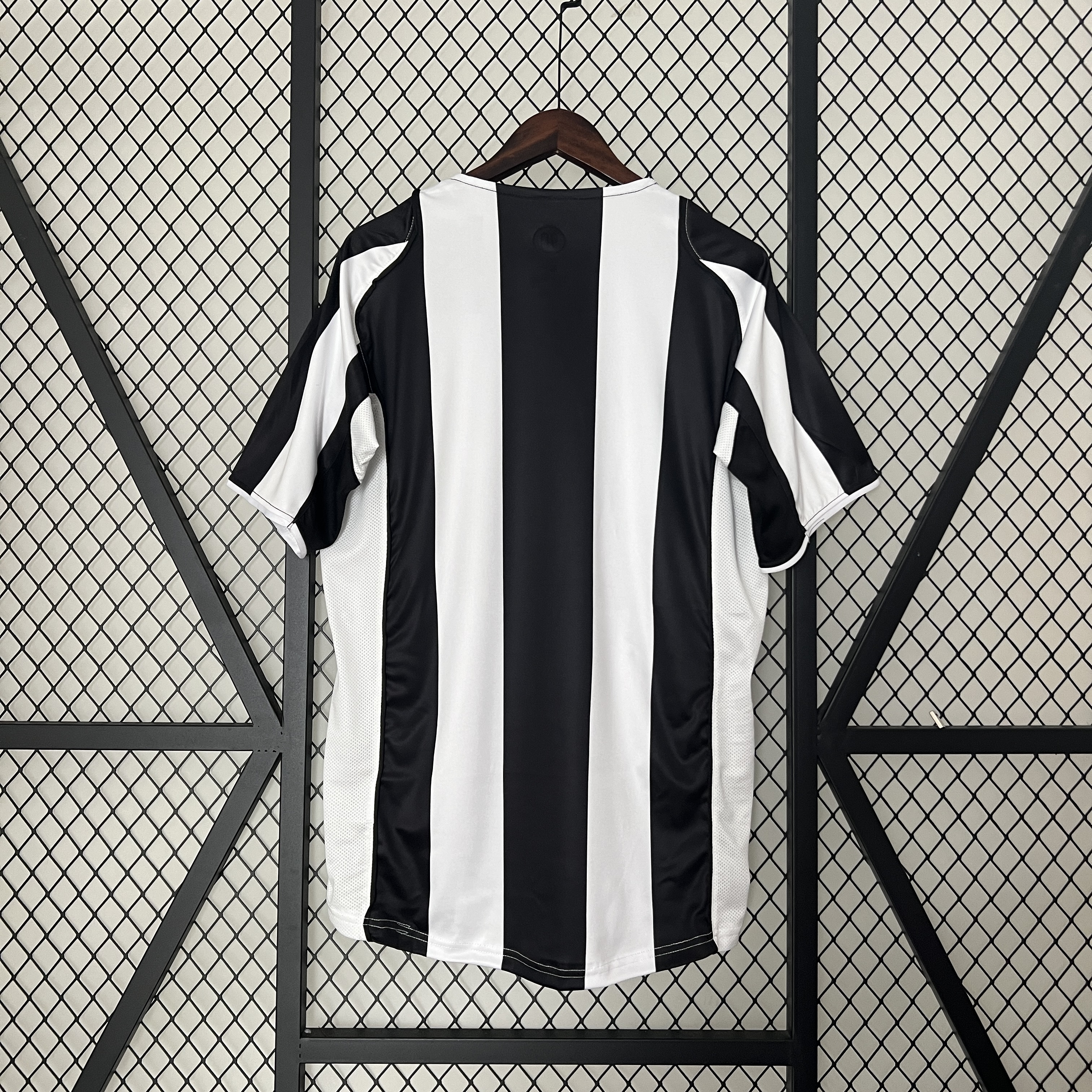 04-05 Juventus Home Retro Jersey/ 04-05尤文主场