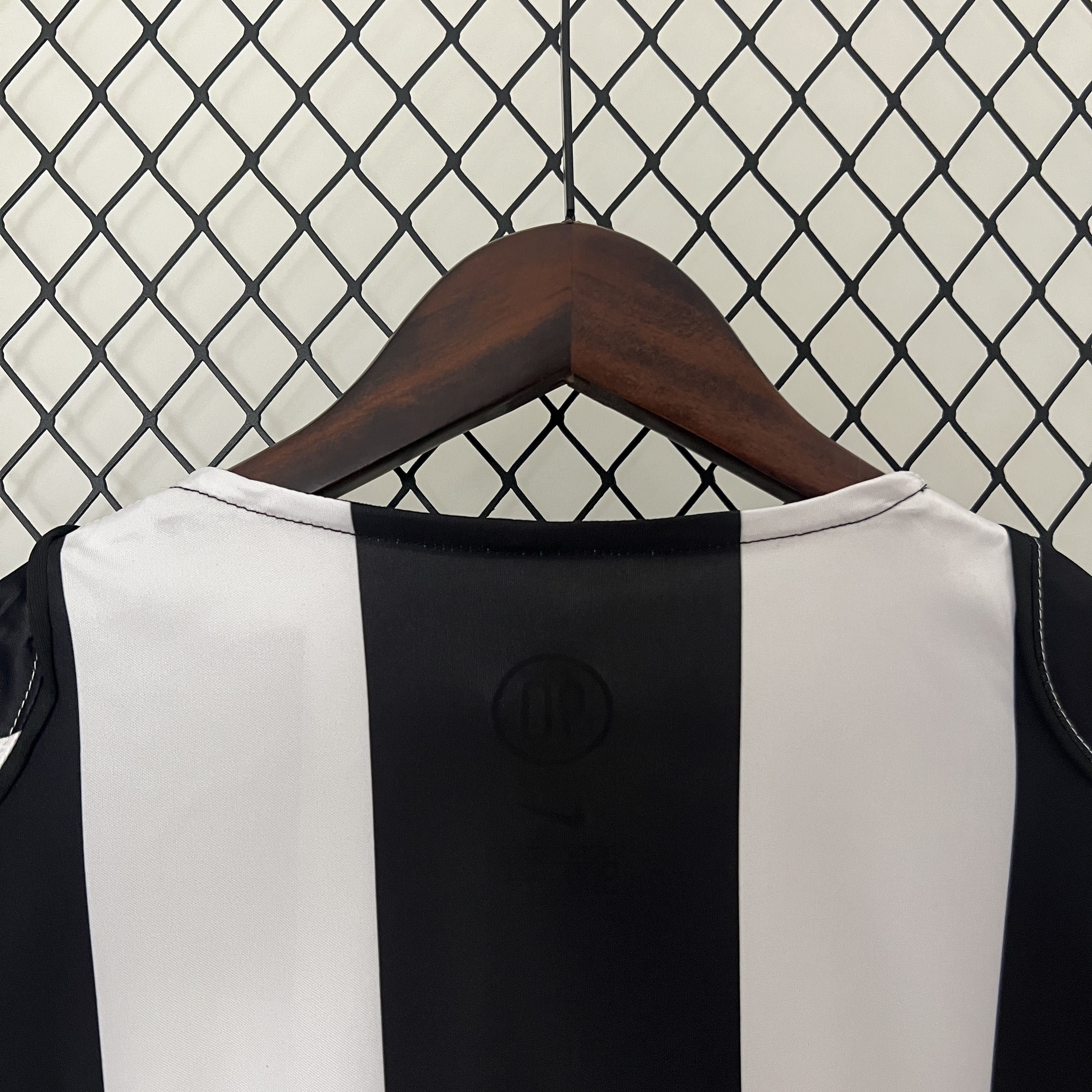 04-05 Juventus Home Retro Jersey/ 04-05尤文主场