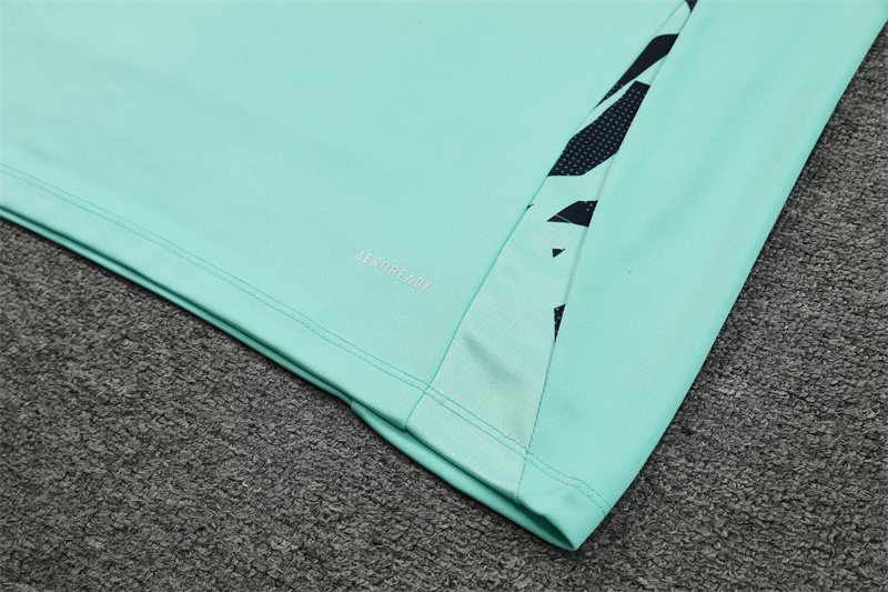 24-25 Real Madrid Light Blue Training Suit/ 24-25 皇马湖蓝色半拉训练服