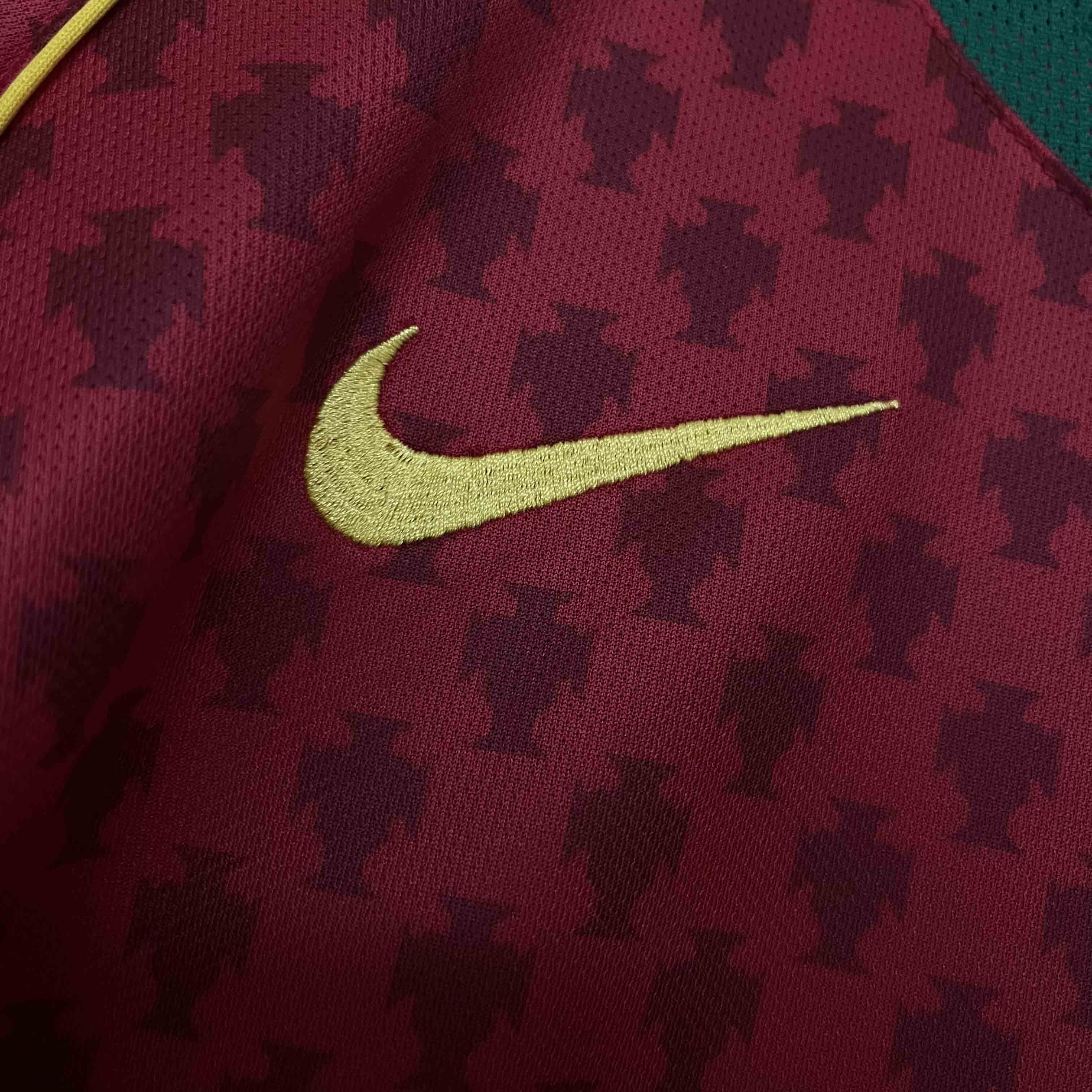 2004 Portugal Home Retro Jersey/2004 葡萄牙主场
