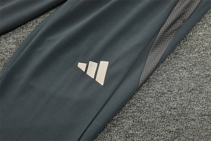 24-25 Real Madrid Player Version Training Suit/24-25皇马半拉训练服，球员版