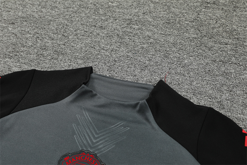 24-25 Manchester United Grey Player Version Training Suit/24-25曼联半拉训练服，球员版