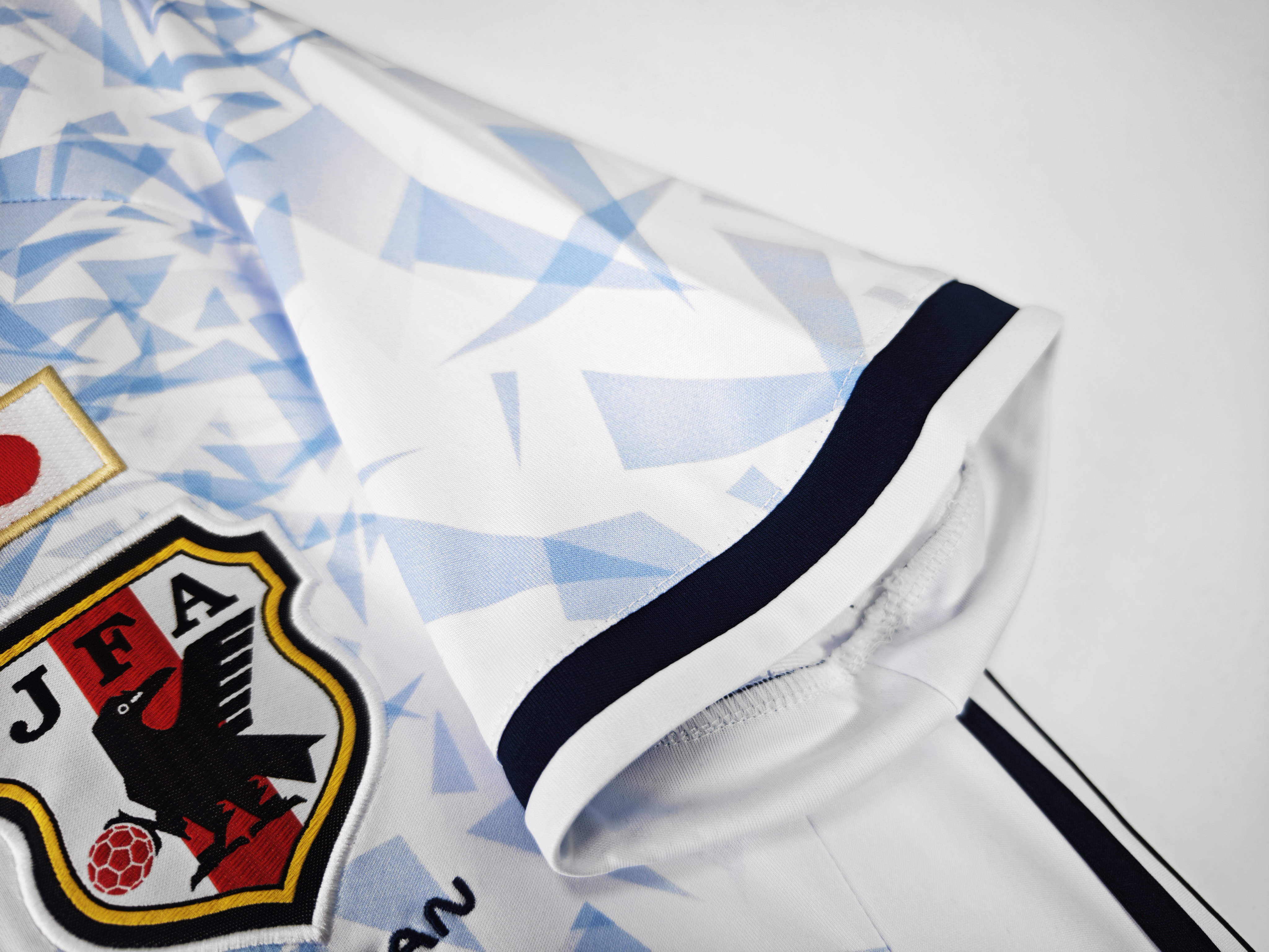 16-17 Japan Away Retro Jersey/16-17日本客场