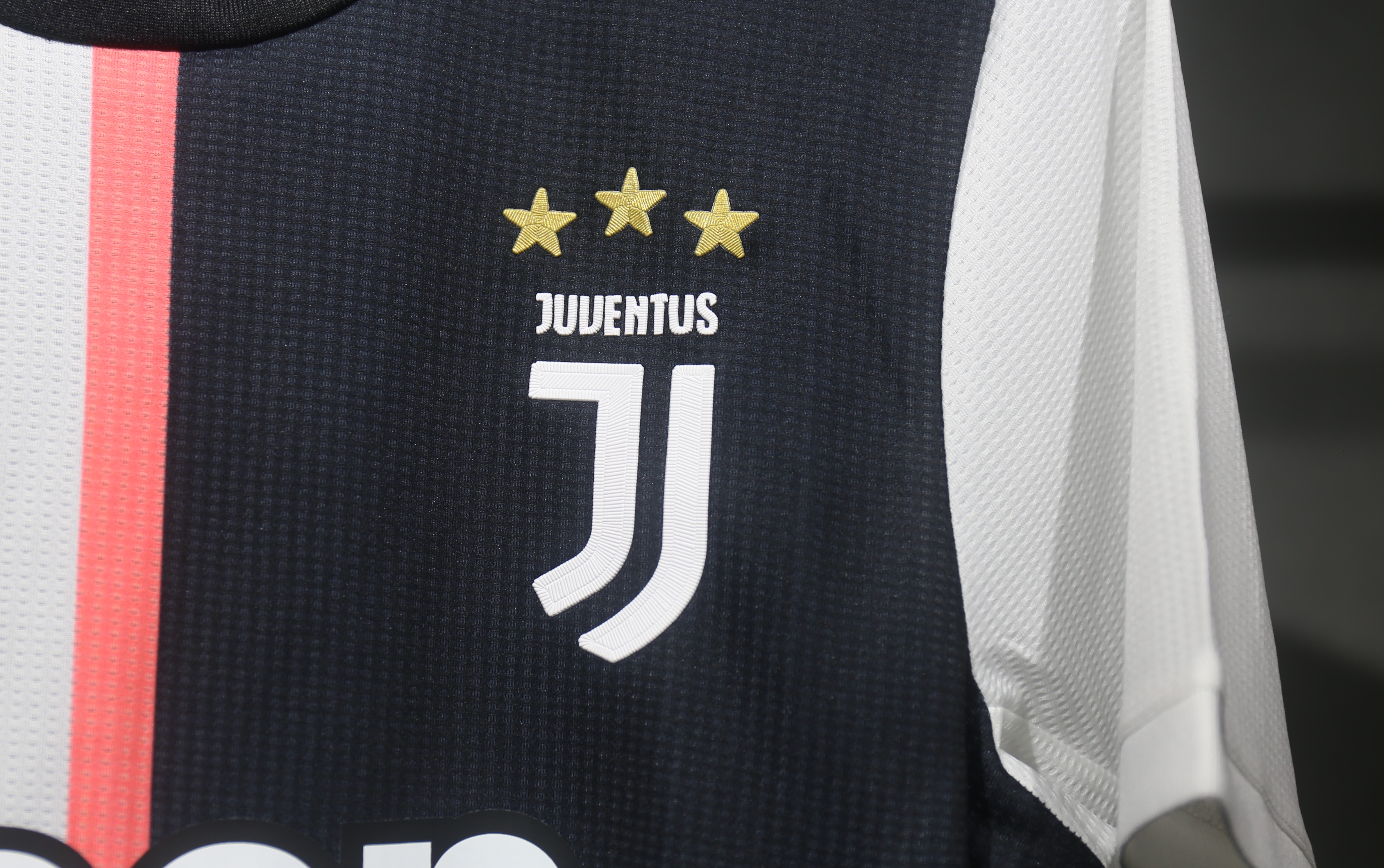 19-20 Juventus Home Retro Long Sleeve Player Jersey/19-20 尤文主场复古球员长袖