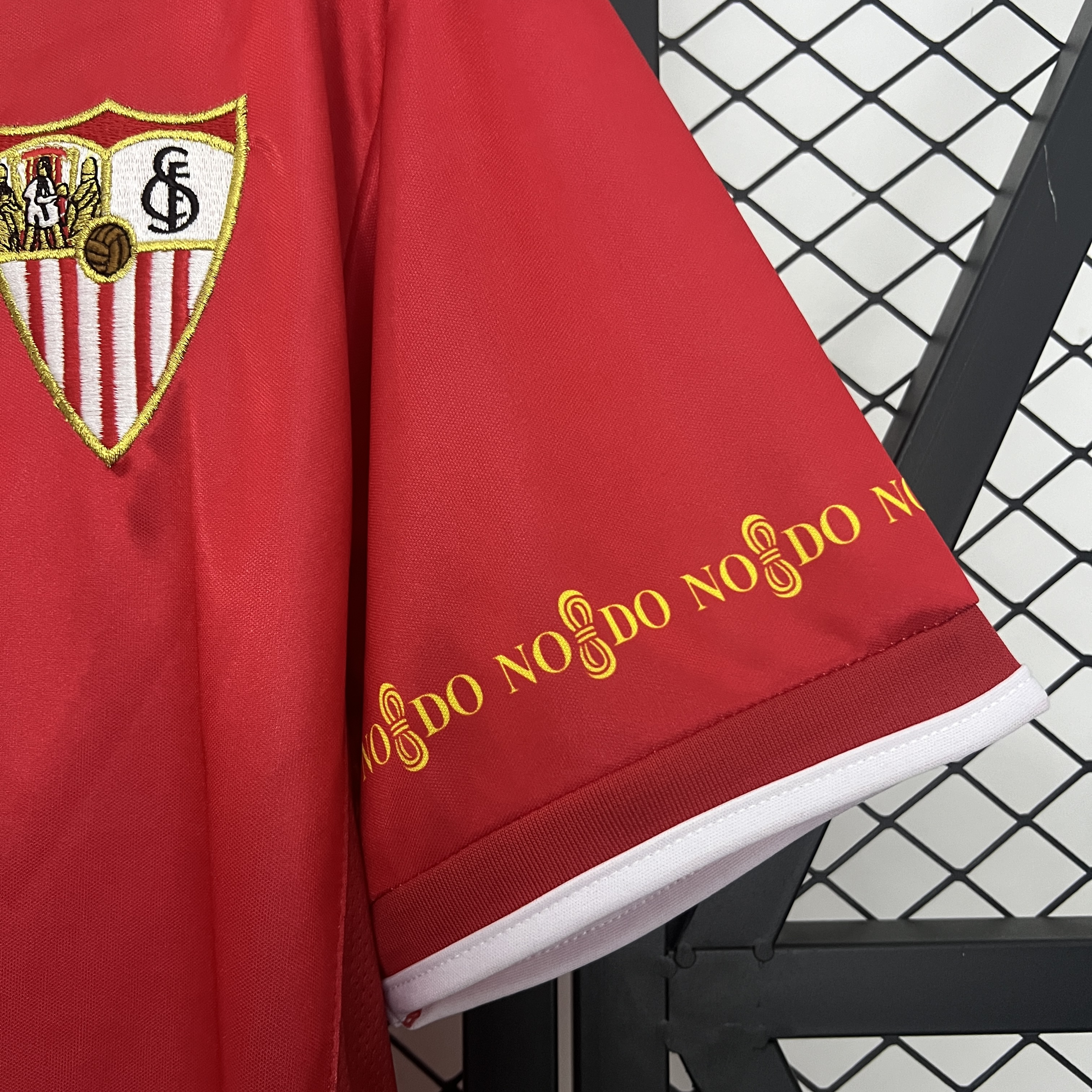 03-04 Sevilla Away Retro Jersey/ 03-04 塞维利亚客场复古