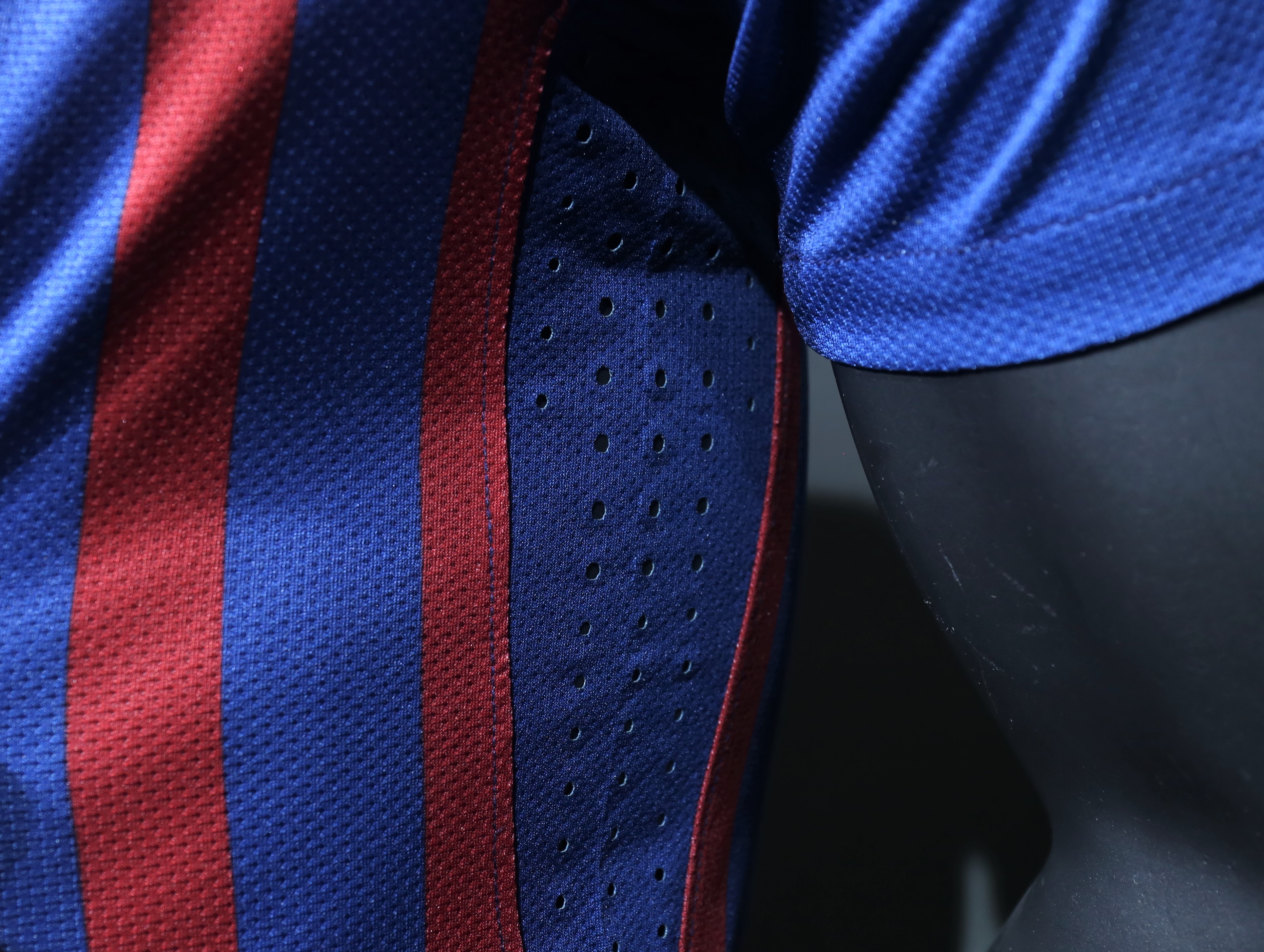 11-12 Barcelona Home Player Retro Jersey/11-12巴萨主场球员