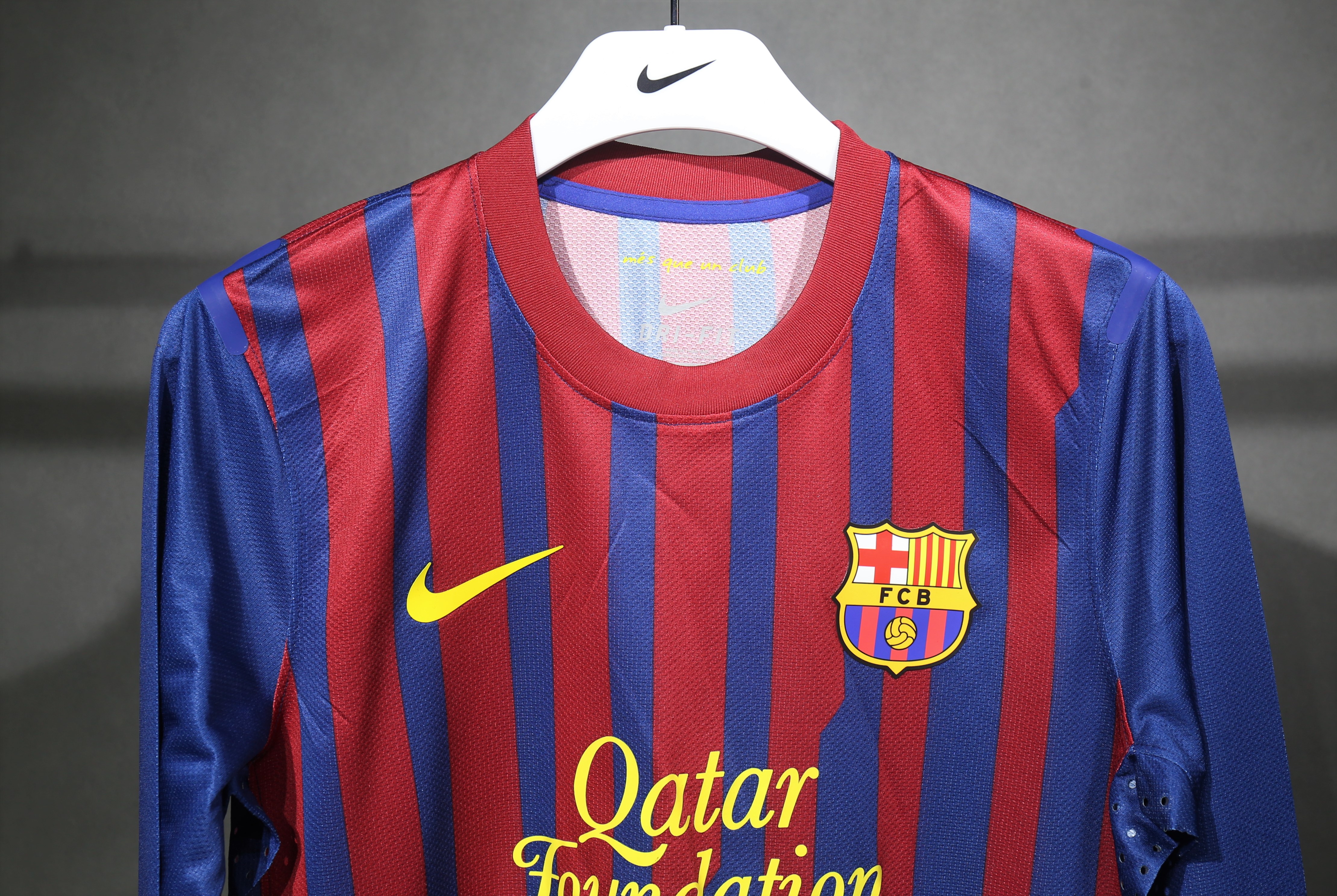 11-12 Barcelona Home Player Long Sleeve Retro Jersey/11-12巴萨主场球员长袖