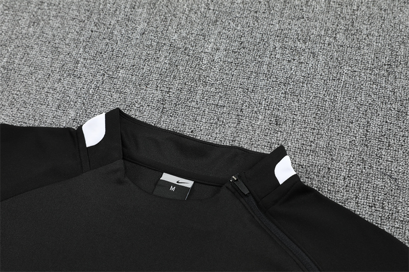 02-03 Manchester United Black Retro Training Suit Top/ 02-03曼联复古上衣